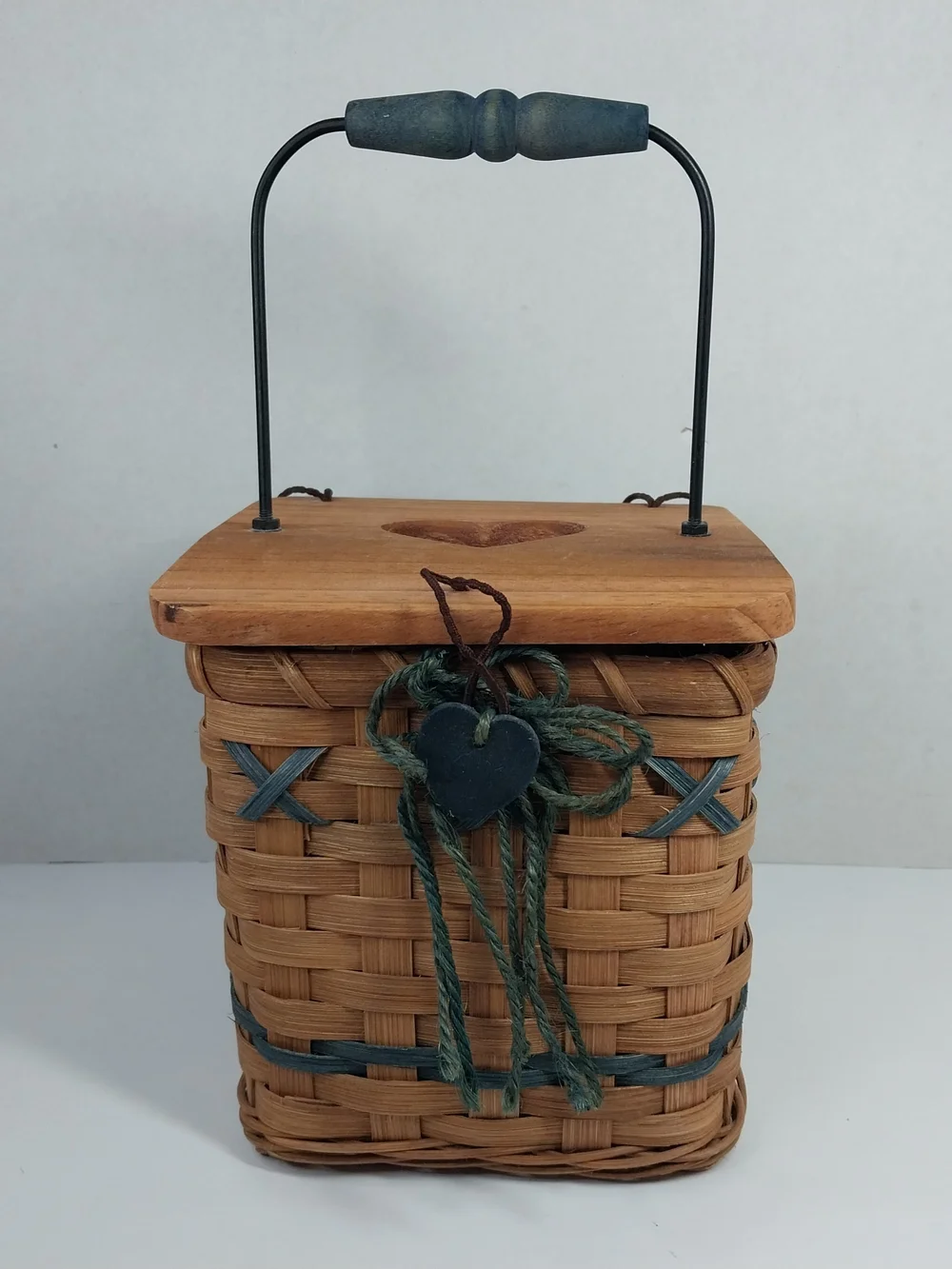 Vintage woven Wood Basket Tissue Box Cover Prim Country Farmhouse Decor